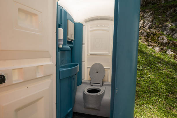 Best High-end porta potty rental  in Moundridge, KS
